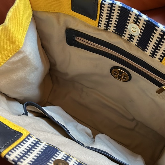 A beautiful Tory tote - Picture 6 of 6